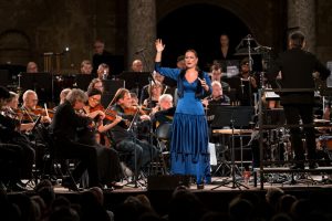 Marina Heredia en el concierto del Palacio del Carlos V en Granada en septiembre de 2025 con la Orquesta Ciudad de Granada